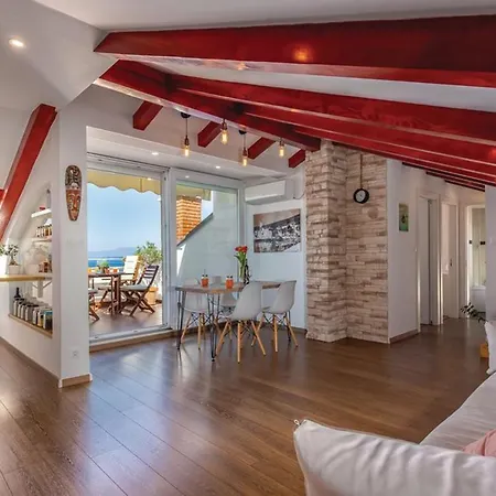 Antic Apartment Selce